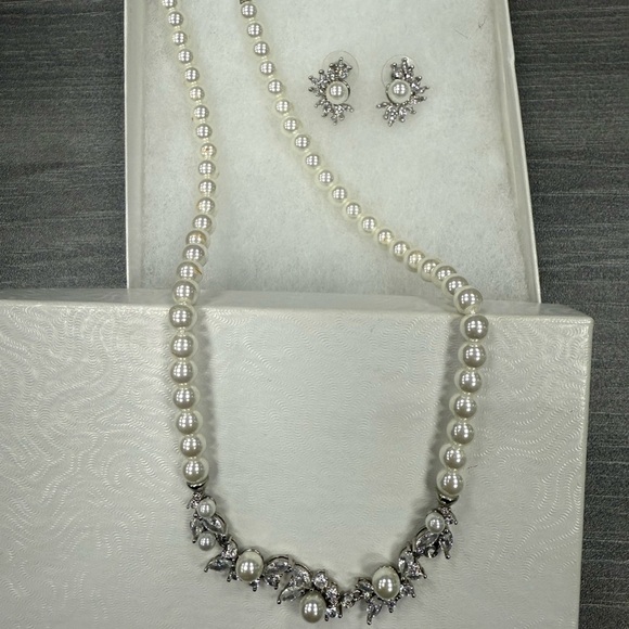 Elegant Faux Pearl & Cubic Zirconia Necklace and Earring Set - Picture 6 of 6